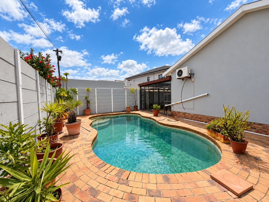 4 Bedroom Property for Sale in Bothasig Western Cape